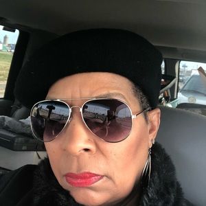 Meet your Posher, Denise